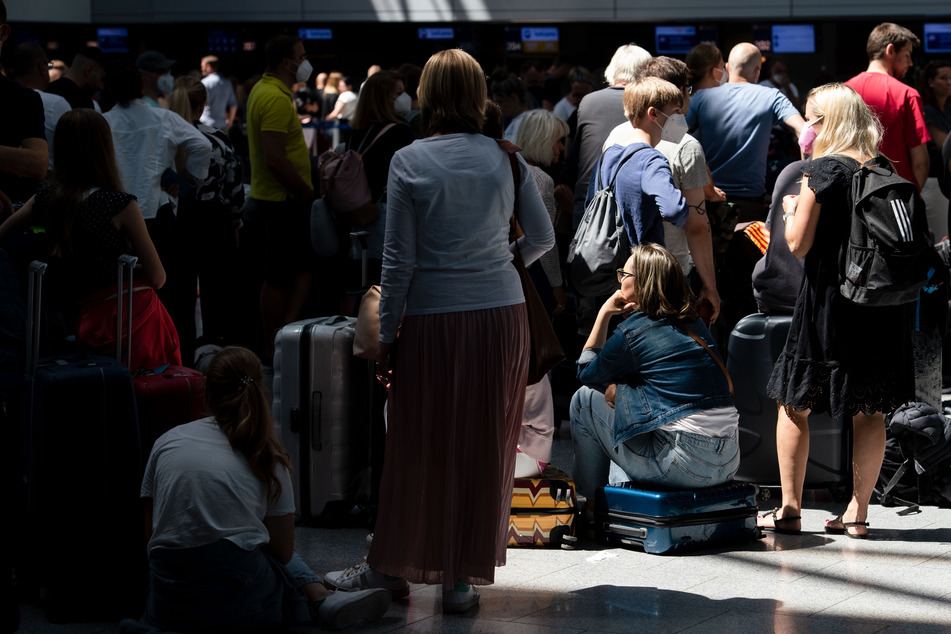 Erneut längere Wartezeiten am Flughafen Düsseldorf erwartet: Problem sind oft Reisende selbst