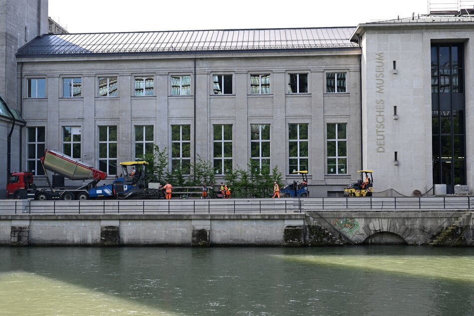 Das Deutsche Museum in München ist noch von einer Baustelle umgeben.