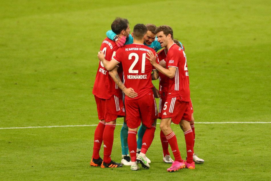 Spieler des FC Bayern feiern nach dem 6:0-Erfolg gegen Borussia Mönchengladbach.