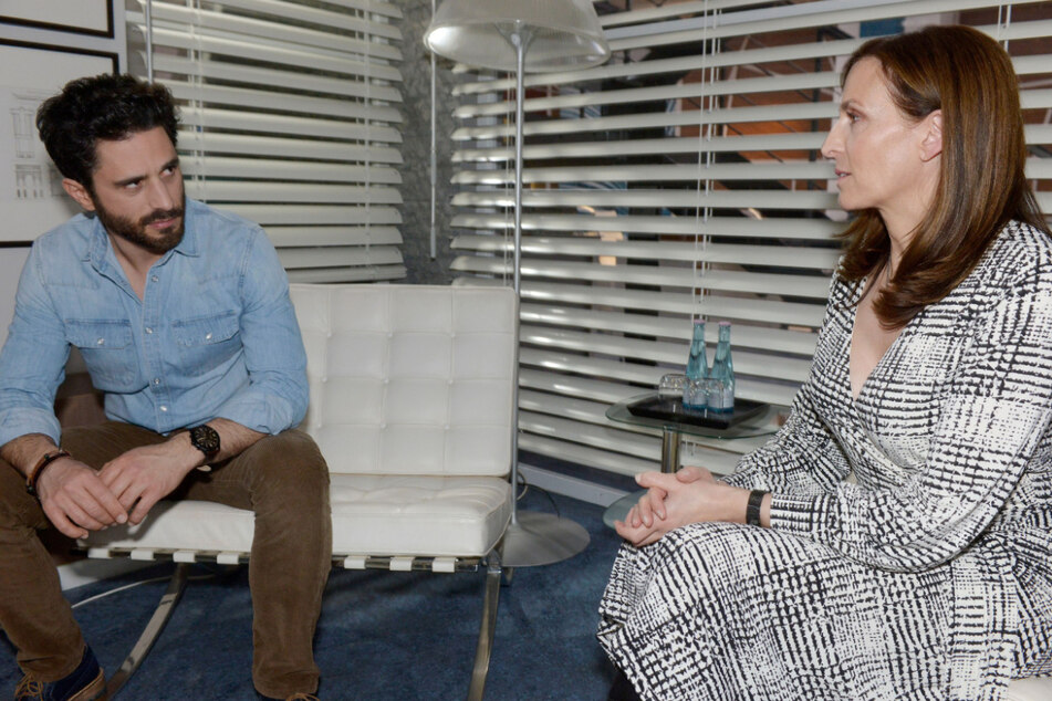 Tobias erfährt von Katrin, was Melanie über ihn erzählt hat.