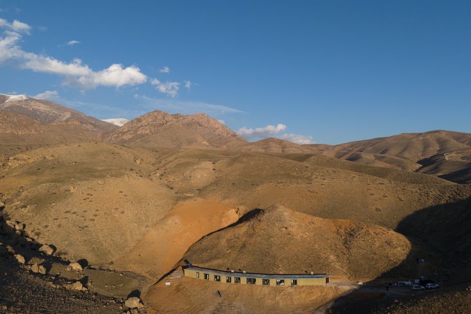 Inmitten des Ararat-Gebirges wurde eigens für die Mission ein Gebäude mit Wohn- und Arbeitsbereichen erbaut. Es soll künftig auch weiteren Forschungen dienen.