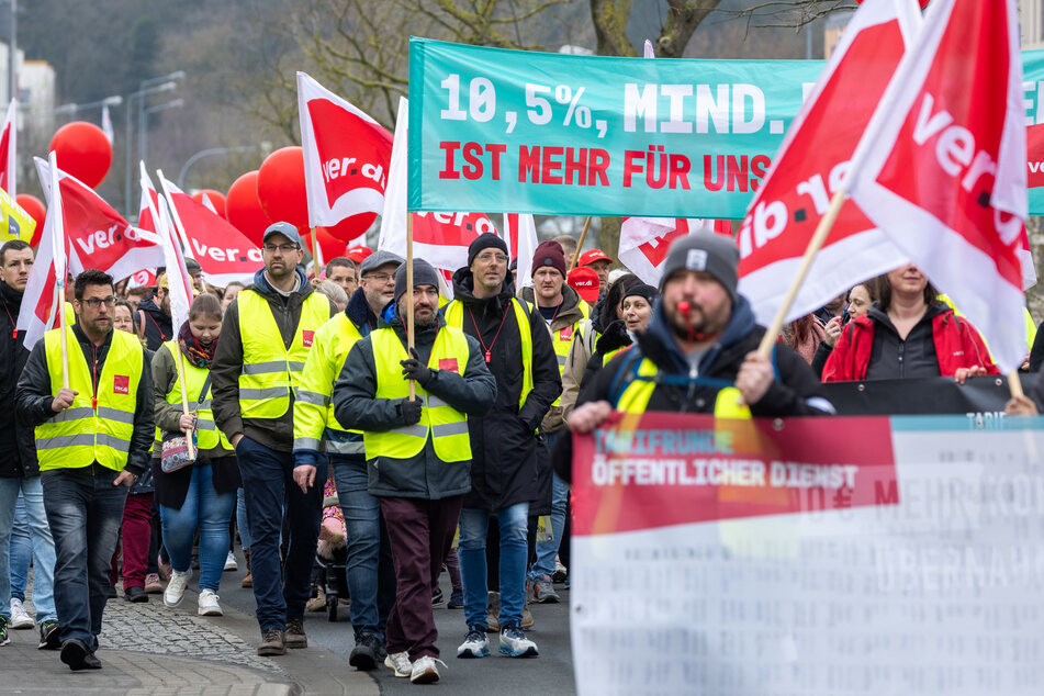 In ganz Deutschland gehen dieser Tage Angestellte auf die Straße und kämpfen für mehr Lohn.