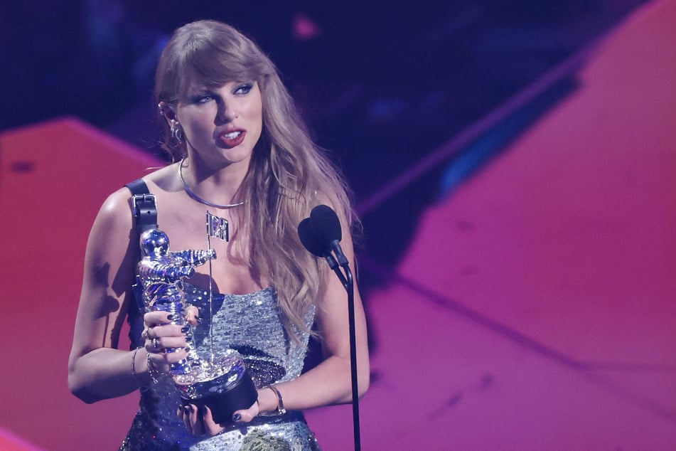 Taylor Swift become the most decorated artist in MTV Video Music Awards history, with a total of 30 awards.