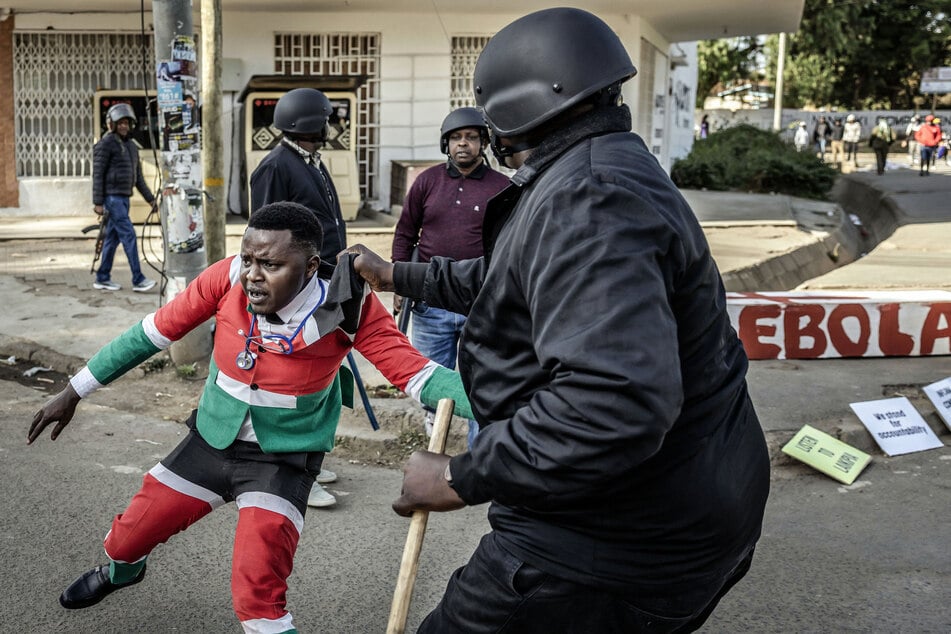 Kenyans arrested protesting Ebola center for US citizens