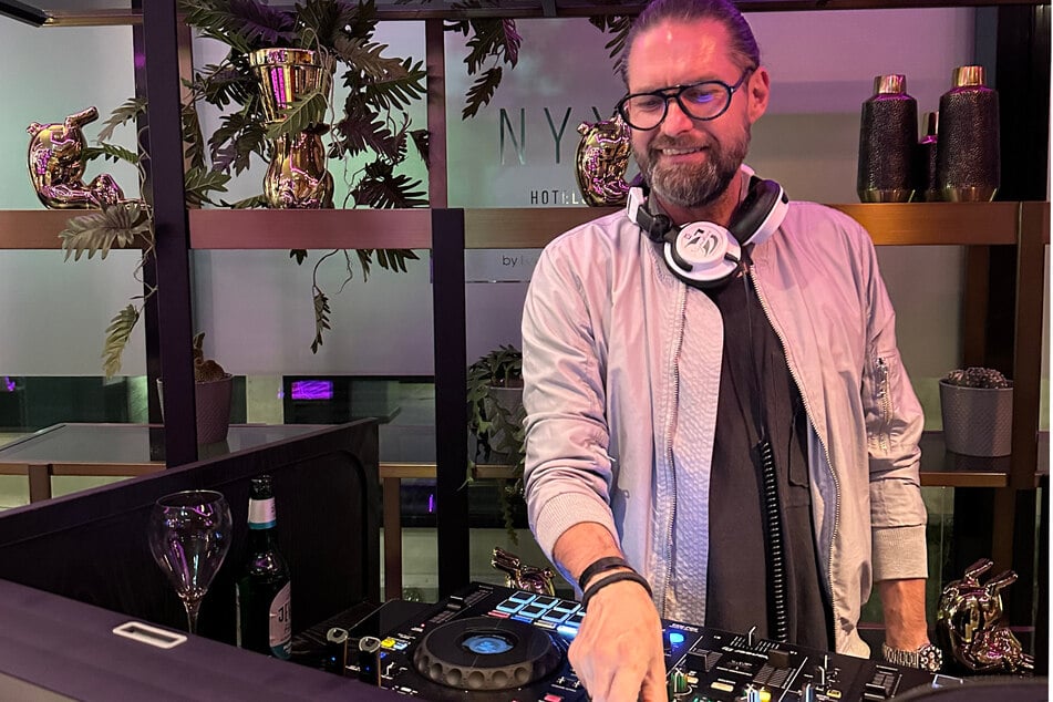 Für die musikalische Unterhaltung wird an dem Abend DJ Kai Schwarz sorgen. Weitere prominente Gäste sind angekündigt.