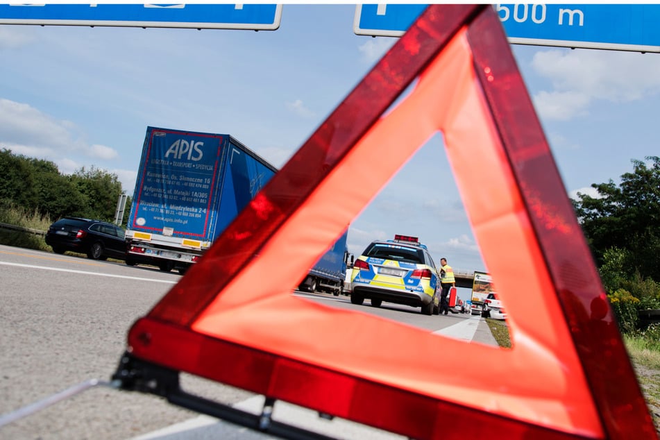 Im Laufe des Nachmittags kann es auf der A61 in westlicher Fahrtrichtung erneut zu einer Vollsperrung kommen. (Symbolbild)