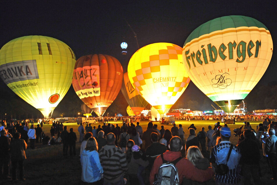 Das 18. Ballonfest präsentiert unter anderem zahlreiche Heißluftballons und ein unglaubliches Feuerwerk. (Archivbild)
