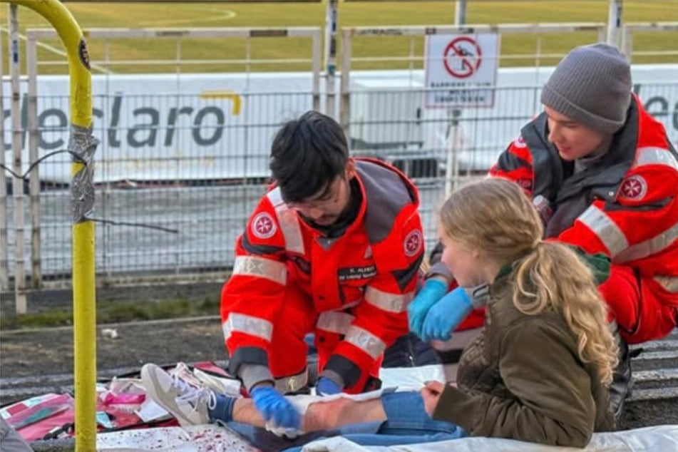 Leipzig: Explosion im Bruno-Plache-Stadion: Einsatzkräfte proben für den Ernstfall