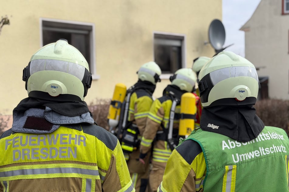 Dresden: Badezimmer fängt Feuer, dichter Rauch breitet sich aus: 55-Jähriger verletzt