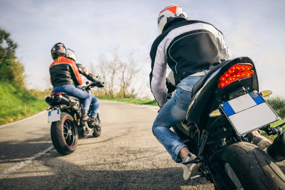 Die Polizei erwischte einen Fahrer mit einem nicht zugelassenen Motorrad. (Symbolbild)