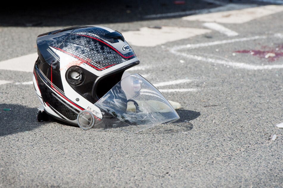 Der Motorradfahrer wurde bei dem Unfall auf der A95 schwer verletzt. (Symbolbild)