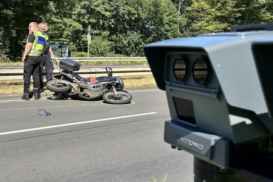 Bei einem Unfall in Köln-Merkenich wurde ein 41-jähriger Motorradfahrer lebensgefährlich verletzt.