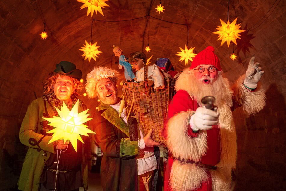 Zum Programm tragen der Weihnachtsmann und zahlreiche Künstler bei.