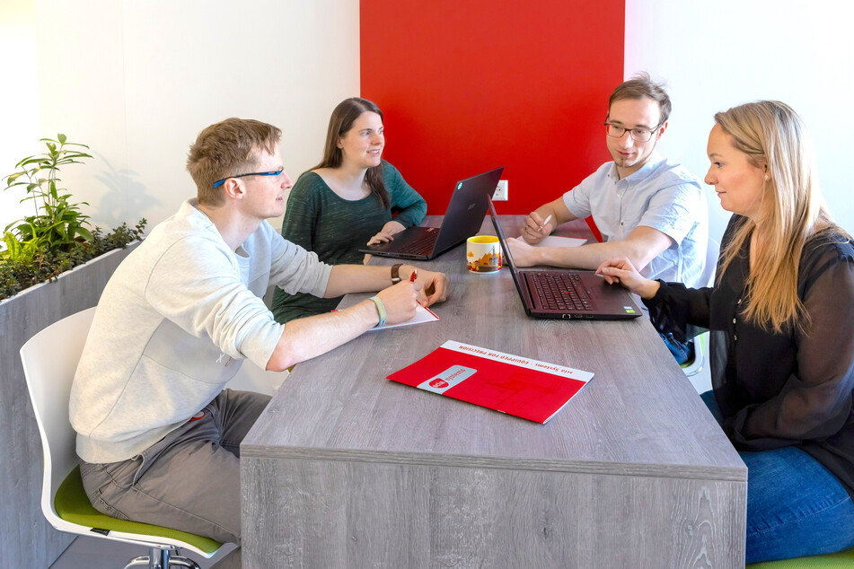 Im Team von scia Systems erwarten Dich zahlreiche Vorteile von Arbeitszeitkonto bis Jahresbonus.