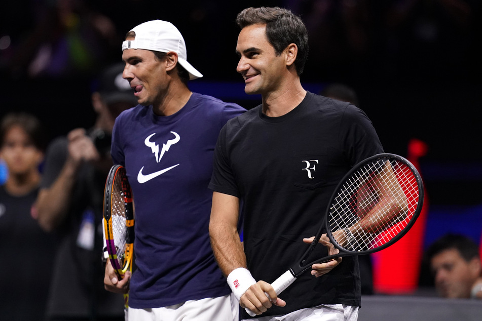 Zwei der größten Tennisspieler aller Zeiten: Rafael Nadal (36, l.) und Roger Federer (41, r.). Am Freitag spielen sie gemeinsam Doppel.