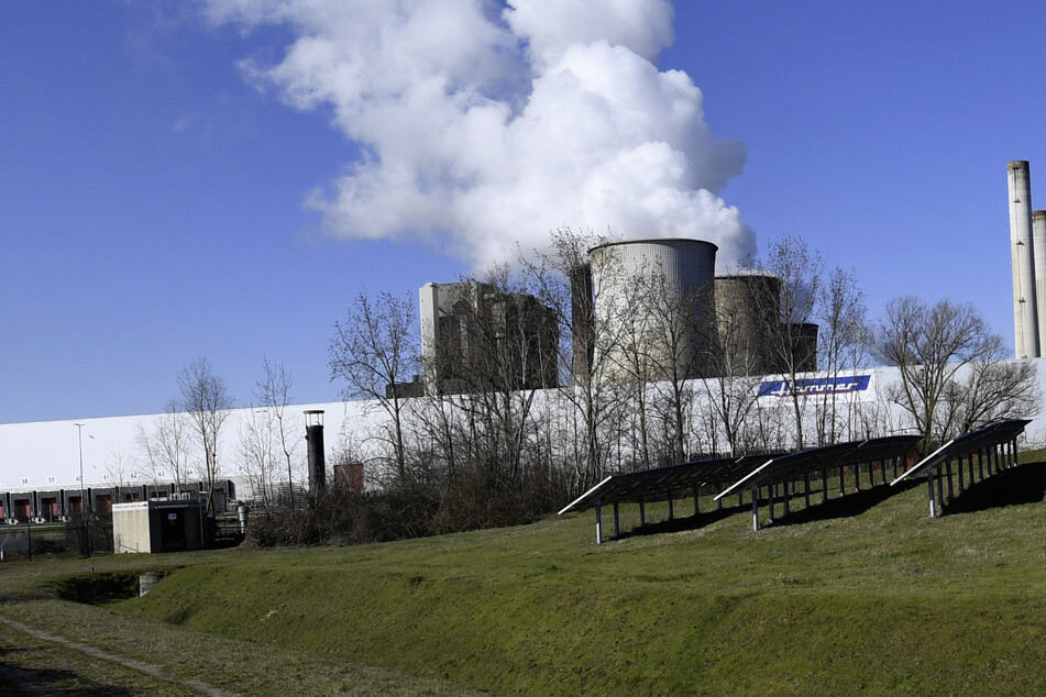 Brand in Kohlekraftwerk bei Eschweiler: Feuerwehr mit Großaufgebot vor Ort