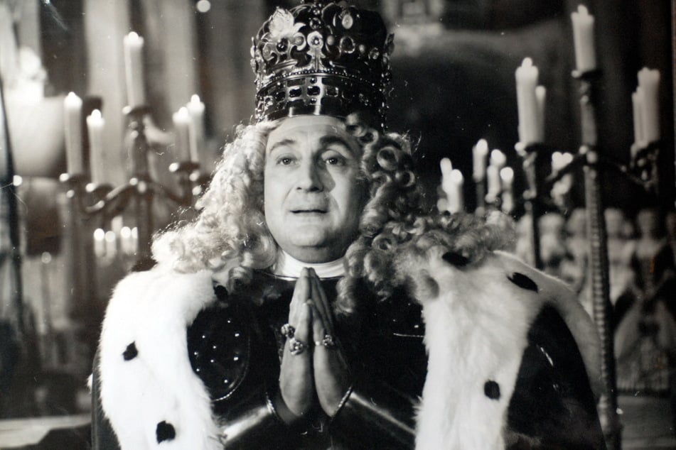 In der DDR-Verfilmung "Sachsens Glanz und Preußens Gloria" spielte Rolf Hoppe (†87) den König von Polen, August III.