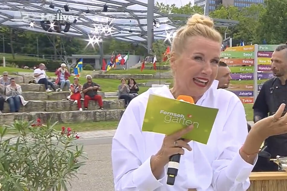 Hoch die Tassen! Kiwi füllt sich im "ZDF-Fernsehgarten" grandios ab