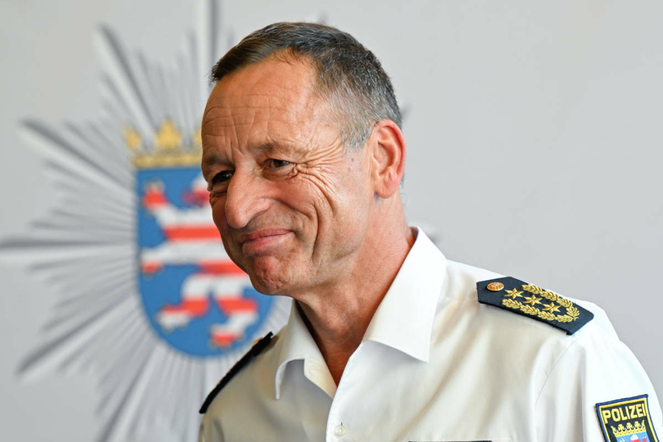 Frankfurts neuer Polizeipräsident Stefan Müller (60) zeigte sich von den neuen Vorwürfen sehr betroffen.