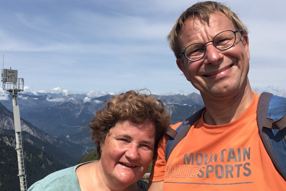 Plötzlich fiel der Arm des Schutzpatrons hernieder: Die bekennenden Katholiken Beate (52) und Rainer Specker (54) aus Baden-Württemberg entgingen im Januar nur knapp der Katastrophe.