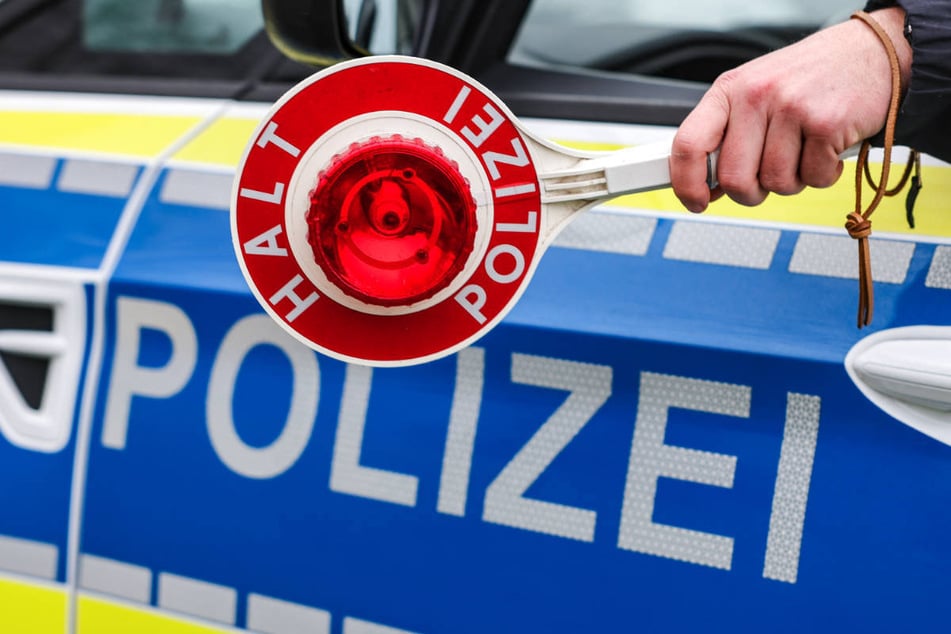 Die Polizei Brandenburg hat in Birkenwerder insgesamt vier Reisebusse kontrolliert. (Symbolfoto)