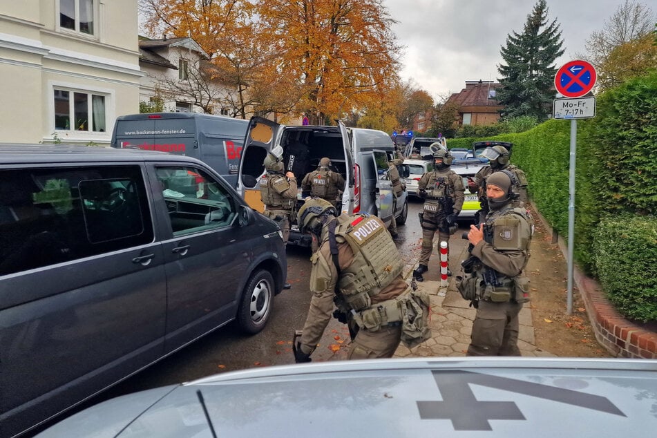 Lehrerin mit Waffe an Hamburger Schule bedroht: Drei Kinder und ein Jugendlicher festgenommen