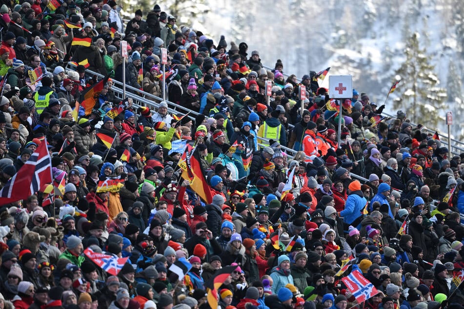 Vor toller Kulisse includes fans in the Biathlon-Weltcup in Ruhpolding.