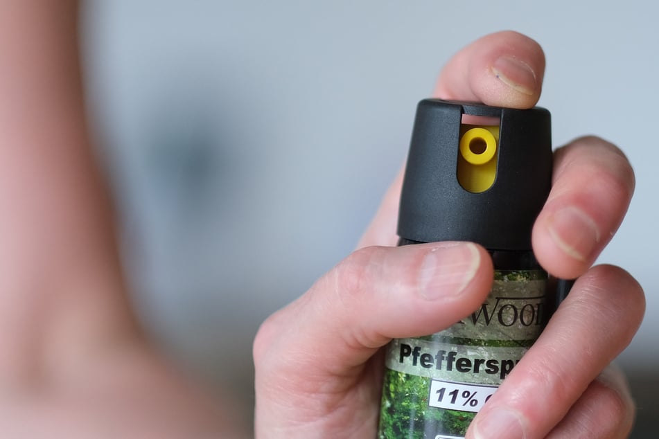 Pfefferspray-Attacke auf Polizisten: 15-Jähriger eskaliert nach Fahrraddiebstahl