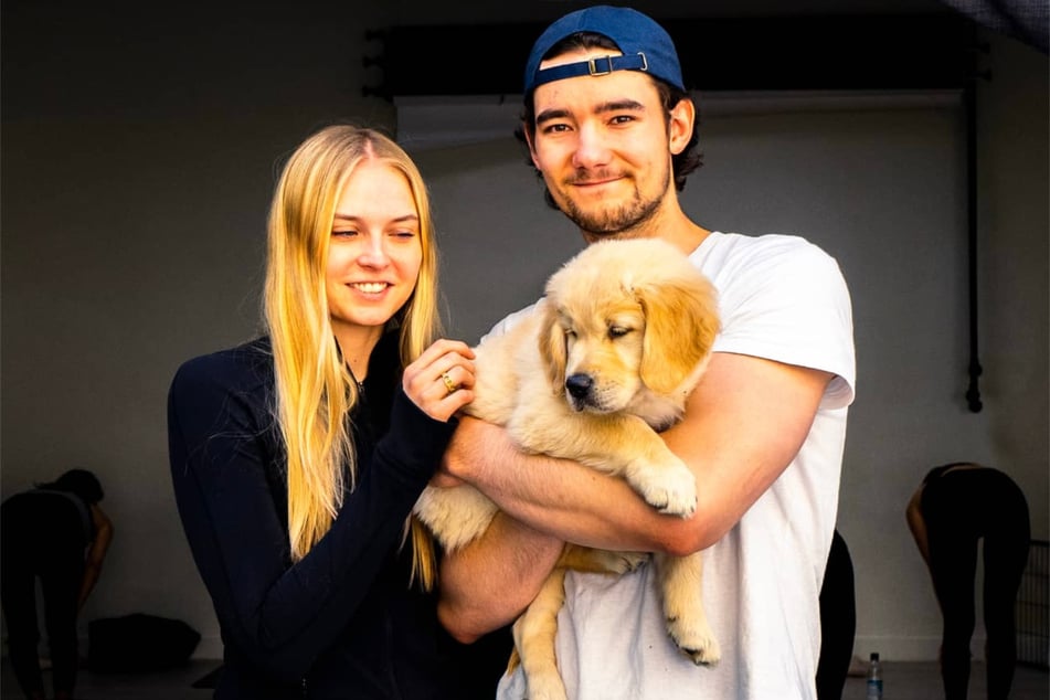Lena Fleischmann (24) und Aaron Perner (23) waren die Ersten die "Puppy Yoga" auch in Deutschland angeboten haben, allerdings mit einem ganz eigenen Konzept im Sinne des Tierschutzes.