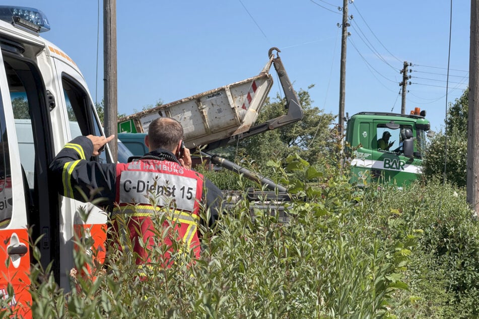 Der Fahrer musste in seinem Laster ausharren, bis der Strom abgeschaltet wurde.