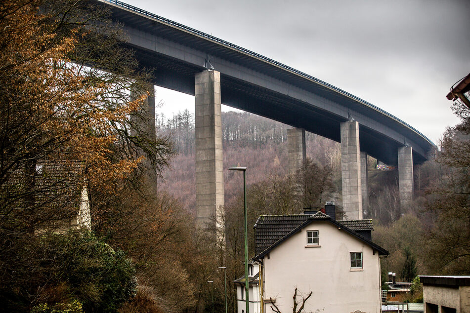 Die gesperrte Talbrücke Rahmede der Autobahn 45 bei Lüdenscheid.