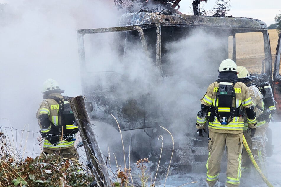 Die Feuerwehr konnte den Lkw löschen.