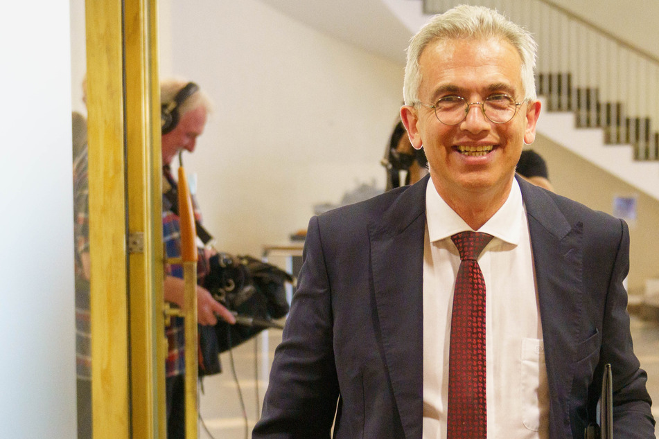 Nächste Peinlich-Nummer: Ex-Frankfurt-OB Feldmann erklärt Parteiwechsel und kassiert heftige Klatsche