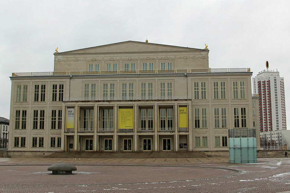 Das Leipziger Opernhaus wurde erst 2007 saniert. Doch die Dachbalkon-Ebene über dem Portikus und die Entwässerung dort sind damals nicht instandgesetzt worden.