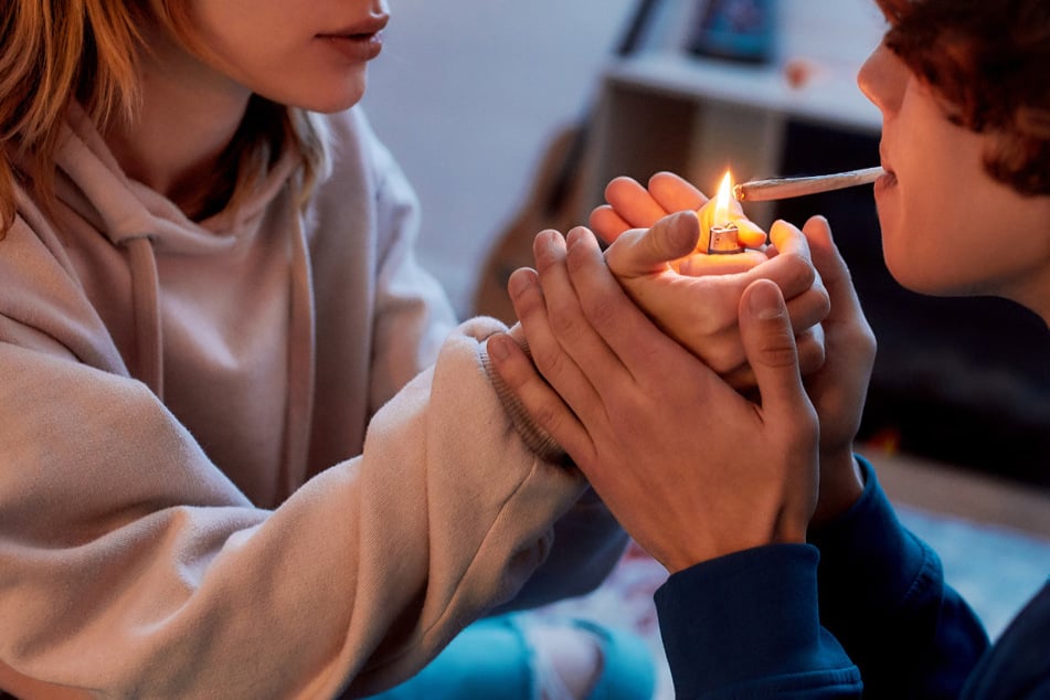 Die Messestadt hat ihren Suchtbericht für das Jahr 2024 veröffentlicht. Demnach würde Leipzigs Jugend im Vergleich zum Rest Deutschlands häufiger Alkohol trinken, rauchen und auch Cannabis konsumieren. (Symbolbild)