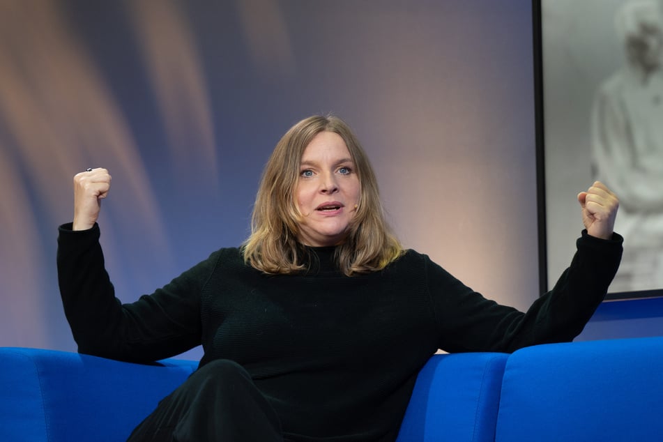 Auch die Solokarriere der 49-Jährige ist von der Krankheit betroffen.