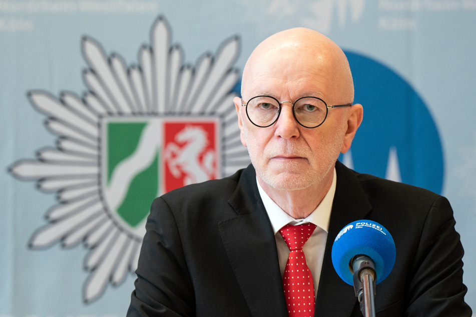 Uwe Jacob, Polizeipräsident von Köln, sprach auf einer Pressekonferenz über den Einsatz.