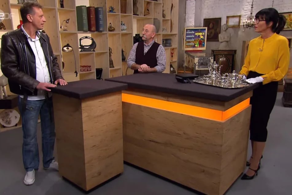 Wolfgang Wögerer aus Stuttgart möchte bei "Bares für Rares" ein Silberservice verkaufen.