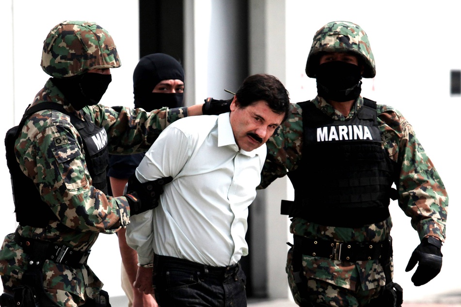 Mexican Navy soldiers escort Joaquin Guzman Loera (c.), alias El Chapo Guzman, leader of the Sinaloa Cartel.