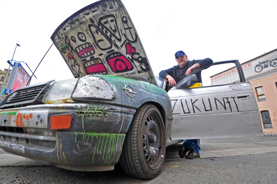 Auch der Opel gehört zu den "Fahrzeugrebellen" im Museum für sächsische Fahrzeuge.