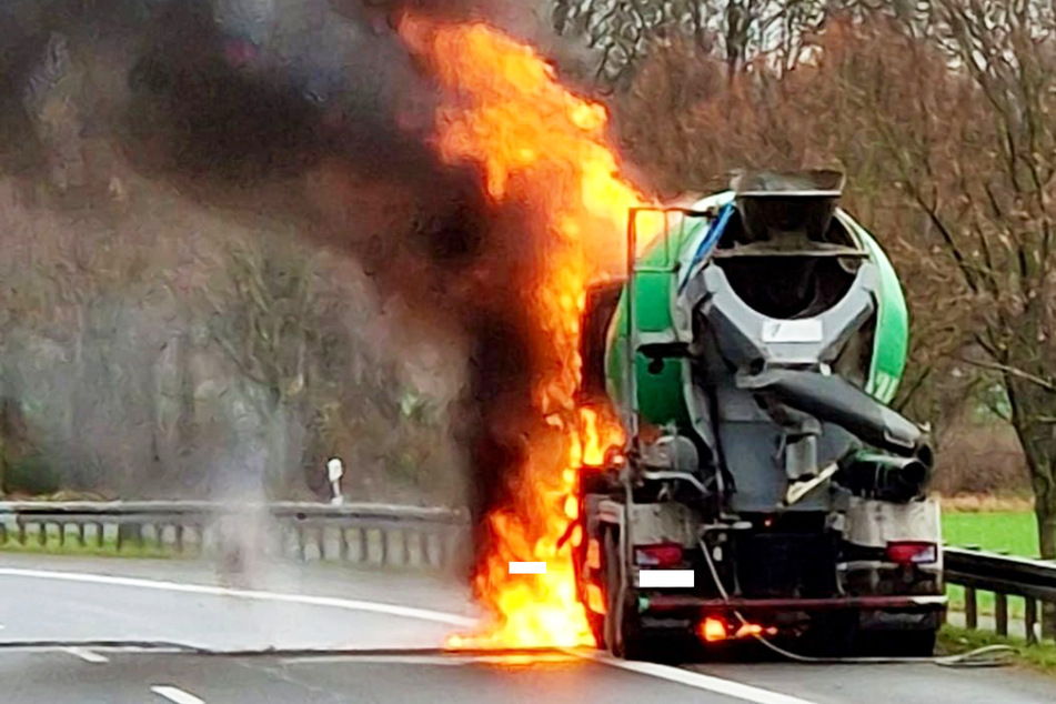 Brennender Betonmischer führt zu Mega-Stau auf B5