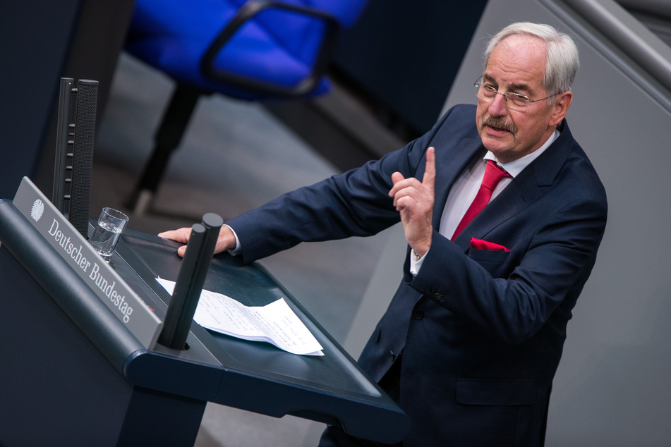 In seinem Facebook-Video verglich der CDU-Politiker Jans-Jürgen Irmer (69, CDU) unter anderem Einwanderer mit Zuchttieren. (Archivfoto)