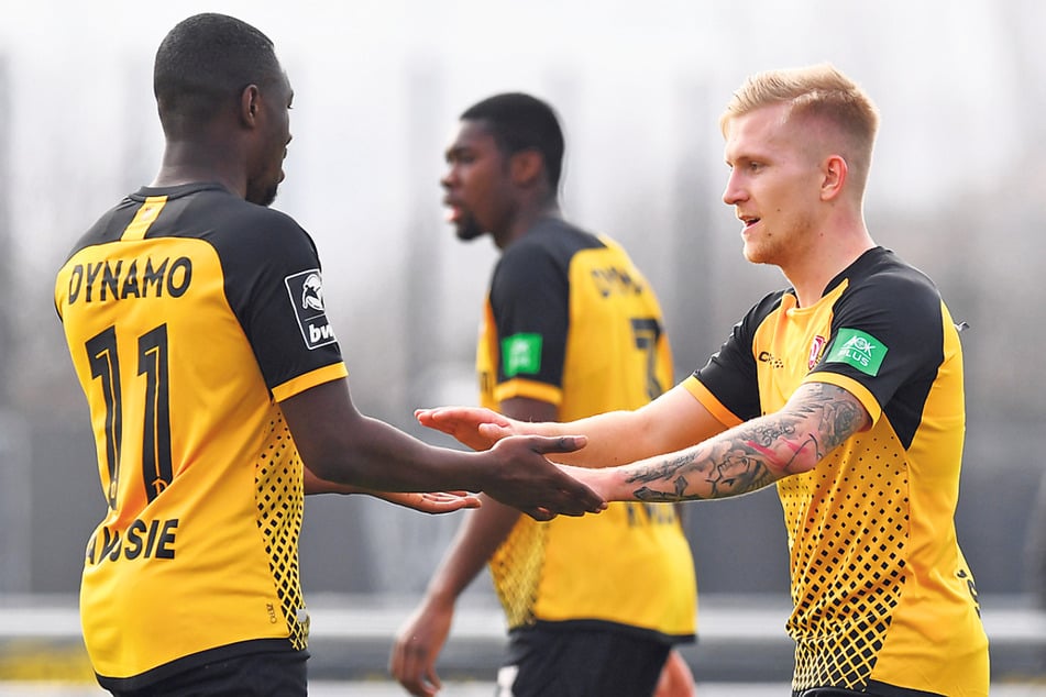 Torschütze Luka Stor (22, r.) beglückwünschte Agyemang Diawusie (23) für dessen Vorlage zum 2:0.