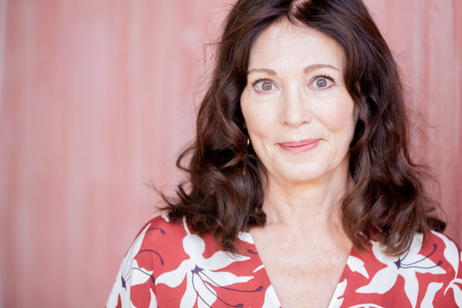 Schauspielerin Iris Berben (71) sieht die Filmbrache auf einem guten Weg, ältere Frauen zu akzeptieren.