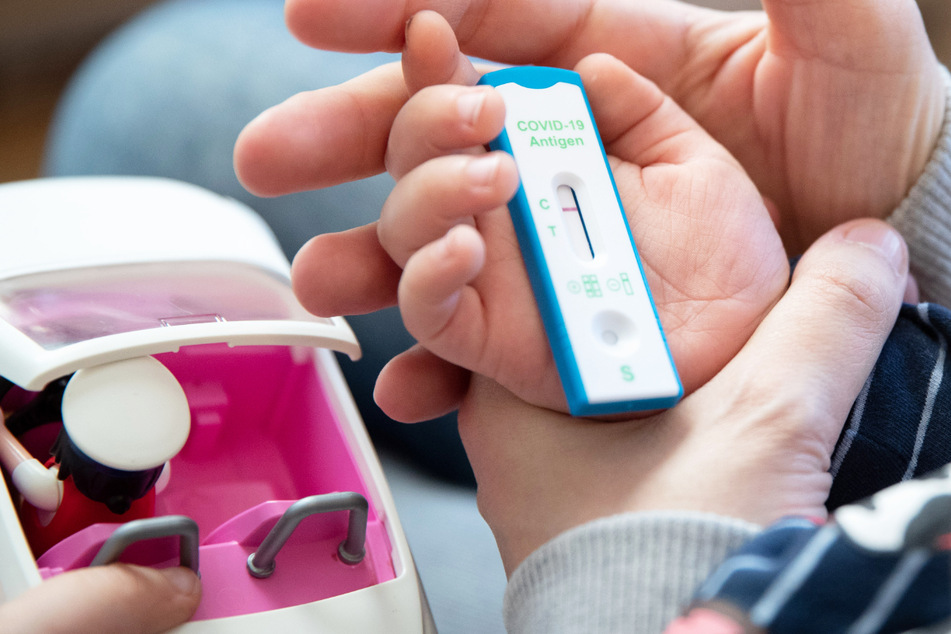 Bayern wird wie angekündigt in der kommenden Woche auch Coronavirus-Tests für Kita-Kinder anbieten. (Symbolbild)