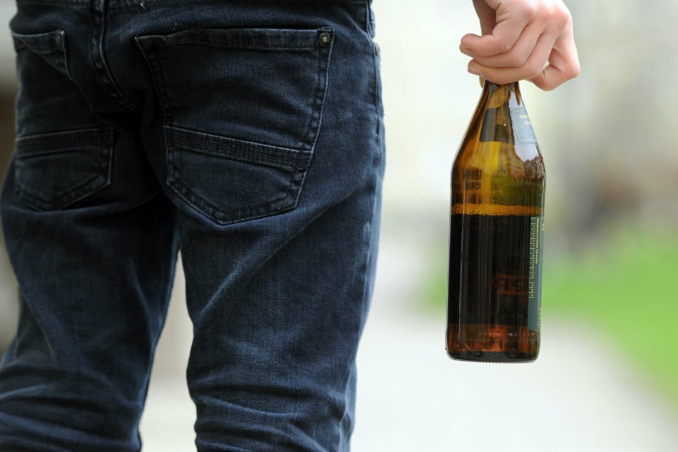 Bereits gegen Mittag waren die beiden Männer total besoffen. (Symbolbild)