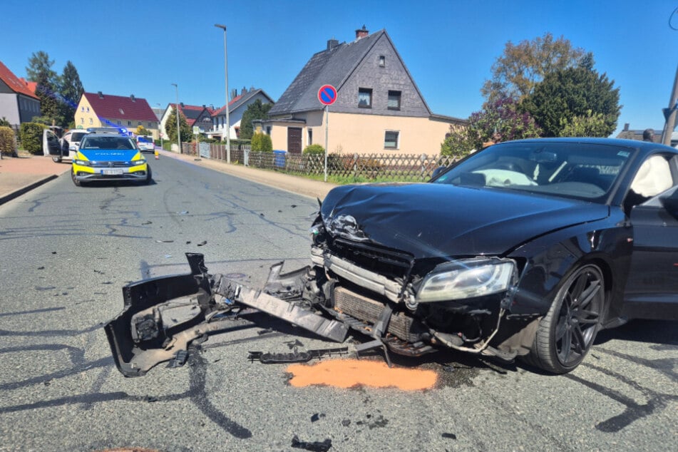 Die beiden Autos mussten nach dem Unfall abgeschleppt werden.