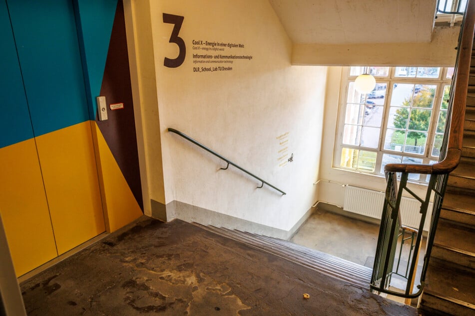 Für den 48 Meter hohen Turm braucht es einen zweiten Fluchtweg. Hierfür soll ein Treppenhaus nach oben ausgebaut werden.