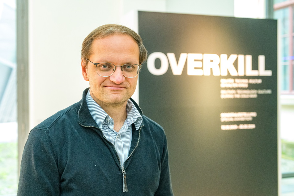Dr. Jens Wehner (45) ist Kurator der Sonderausstellung "Overkill" im Dresdner Militärmuseum.