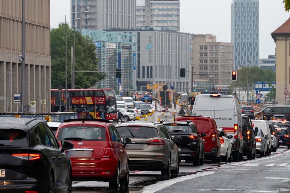 Aufgrund einer Demonstration kann es in Richtung der Potsdamer Straße zu Verkehrseinschränkungen kommen. (Archivbild)